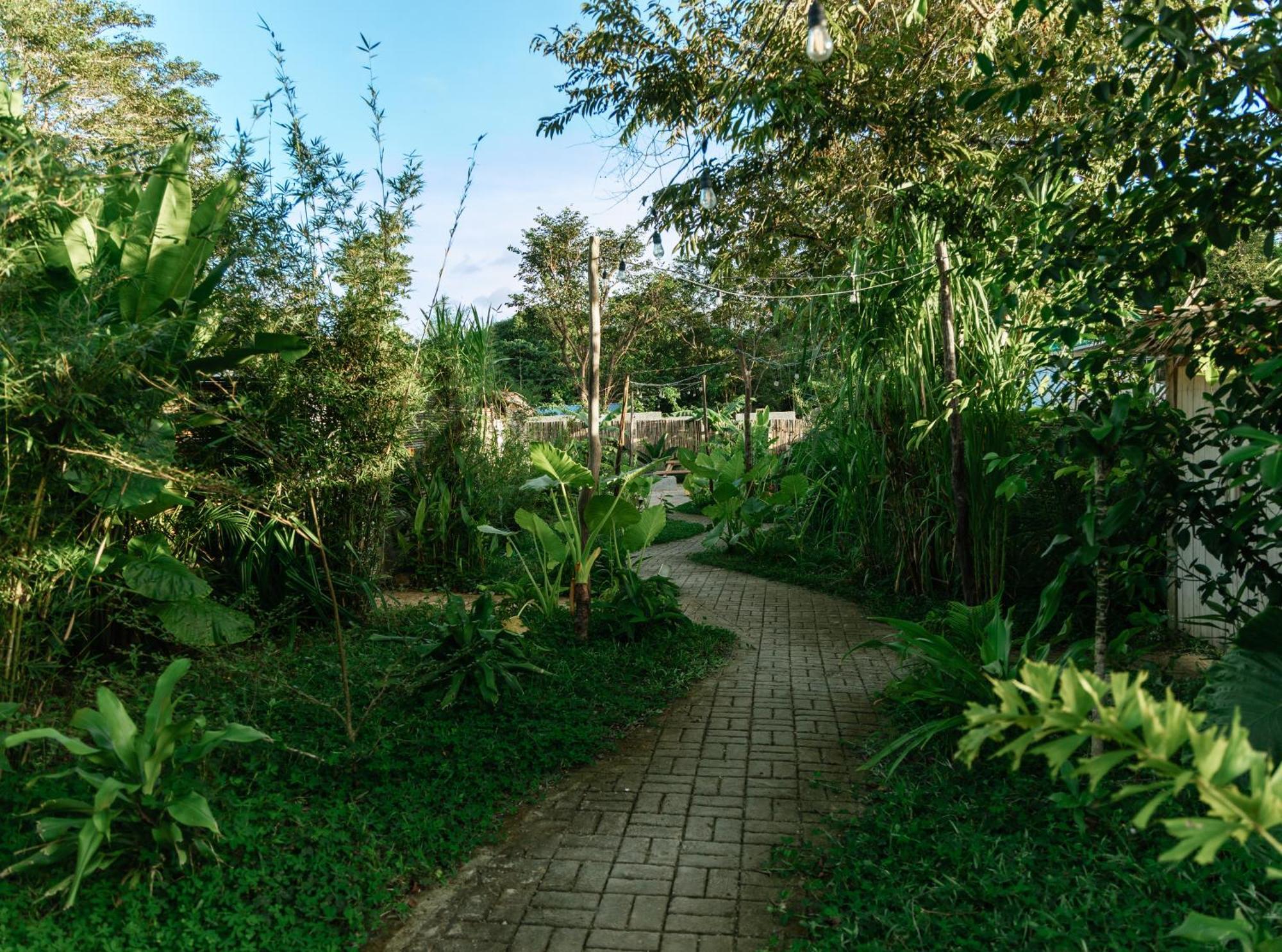 Domes And Dreams Lio Glamping Hotel El Nido Exterior photo